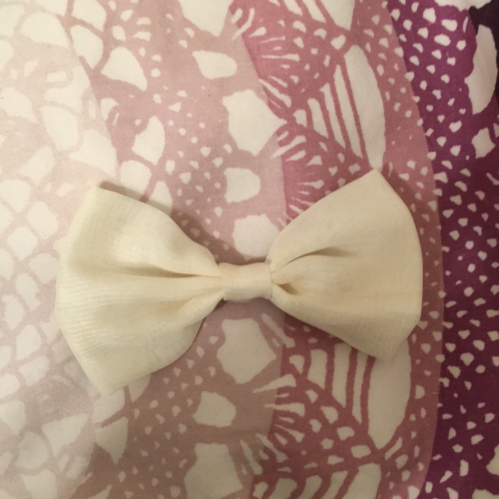 Clothes bow clip
